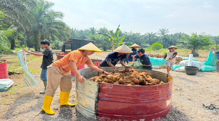  Manfaatkan Limbah Kelapa, Lapas Narkotika Muara Sabak Mulai Produksi Arang Karbon