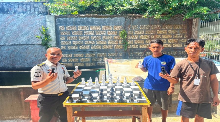 Kreatif dan Produktif, Warga Binaan Lapas Narkotika Karang Intan Tuntaskan Pembuatan Papan Catur