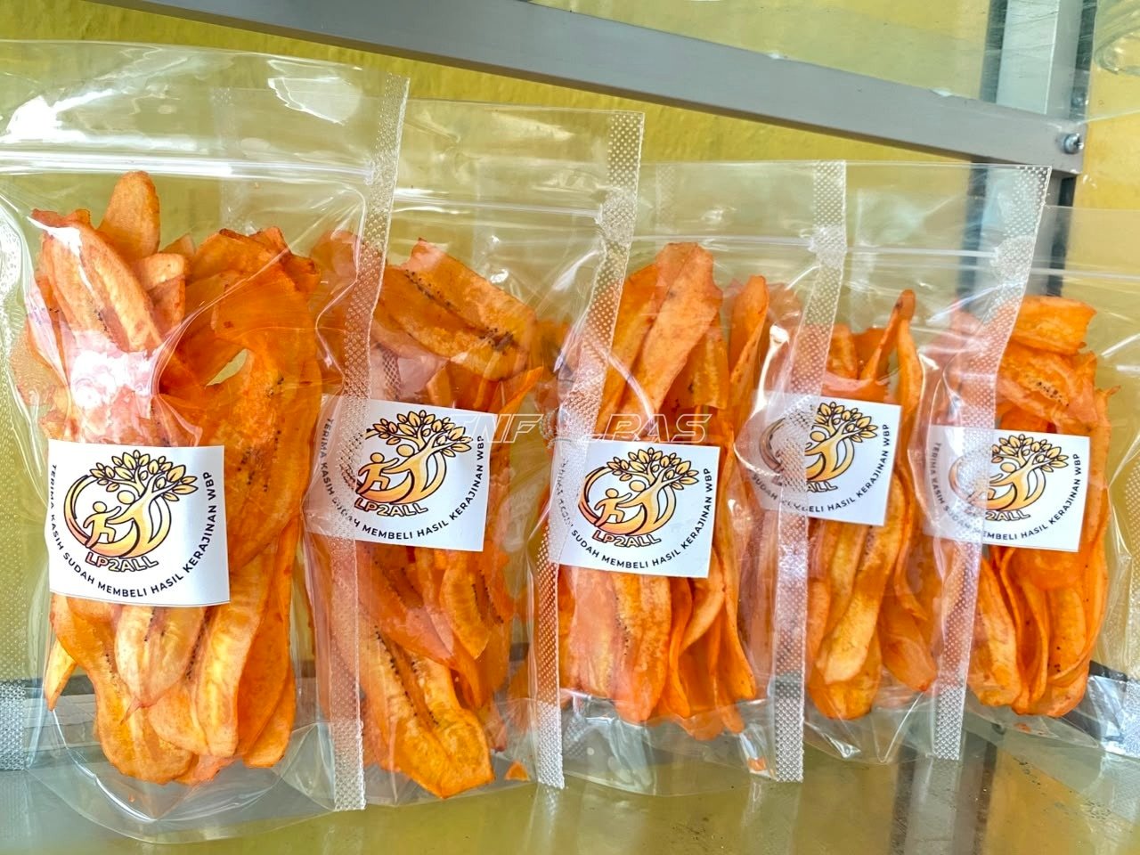 Lapas Tual Dorong Warga Binaan Produktif melalui UMKM Keripik Pisang