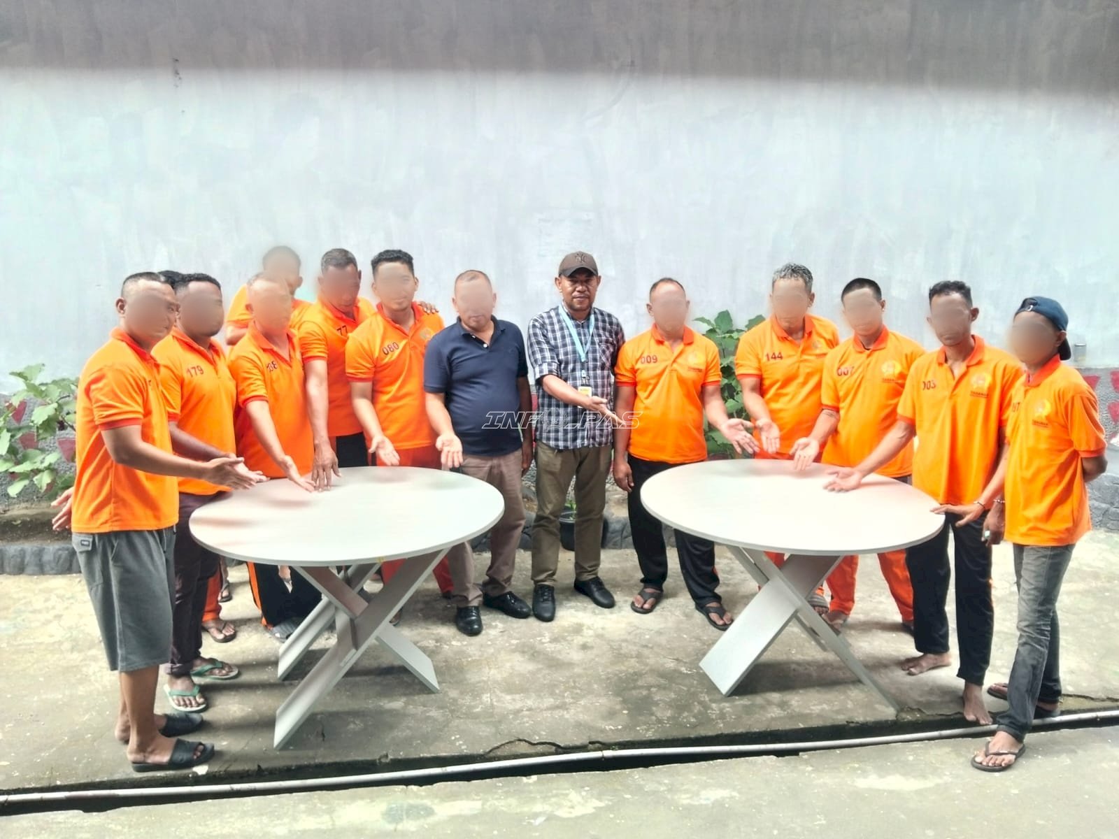Dari Kreativitas Jadi Produk Bernilai, Warga Binaan Rutan Ambon Hasilkan Dua Meja Lipat