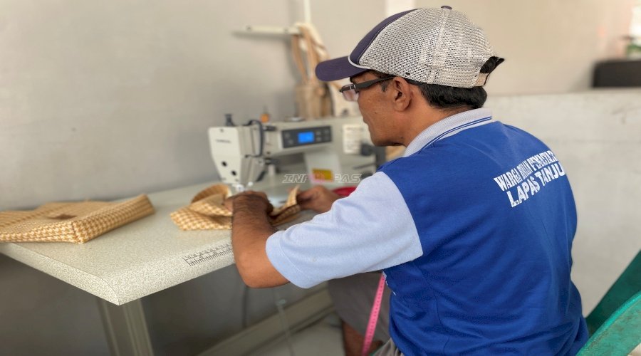 Lapas Tanjung Dorong Kreativitas Warga Binaan melalui Produksi Kerajinan Tas D'Payau
