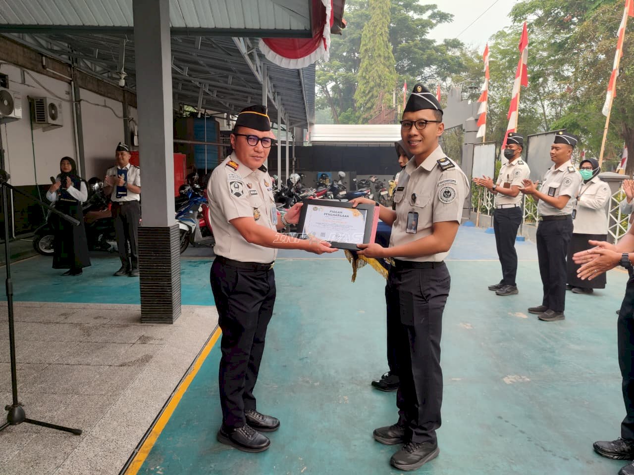 Rutan Kandangan Beri Penghargaan Pegawai Teladan Periode Agustus 2026
