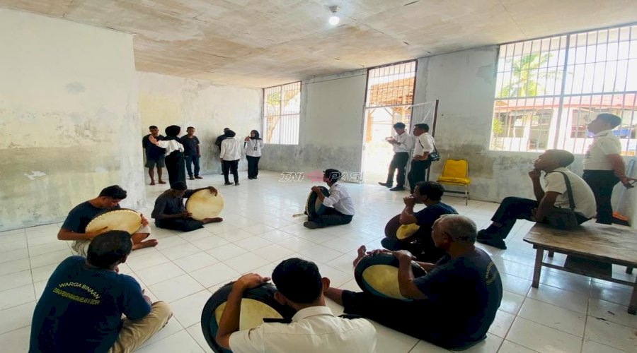 Lestarikan Budaya Lokal, Peserta Magang Lapas Geser Latih Warga Binaan Tari Sawat dan Musik Tradisional