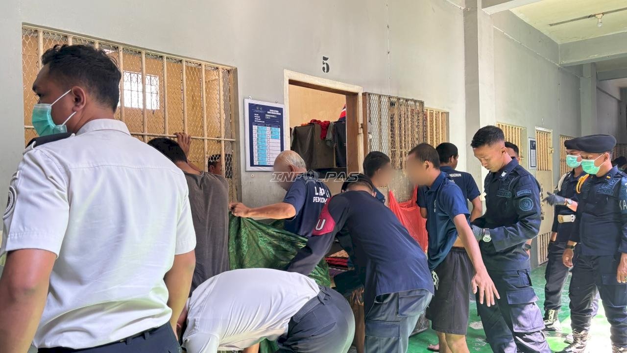 Perkuat Zero Halinar, Lapas Pemuda Madiun Gelar Razia Insidentil