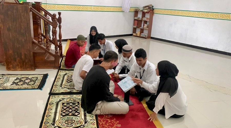 Peserta Magang di Lapas Bandanaira Dampingi Warga Binaan Perdalam Al-Qur'an 