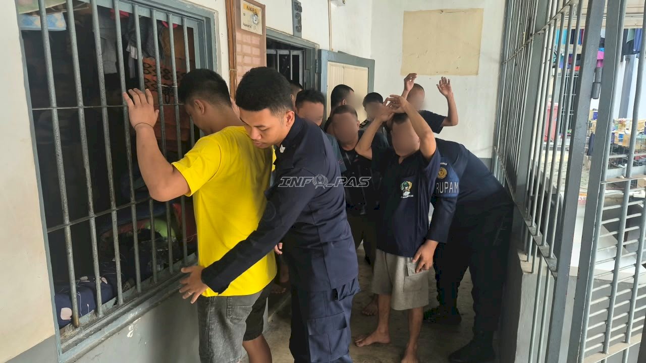 Perkuat Deteksi Dini, Rutan Kandangan Razia Blok Hunian