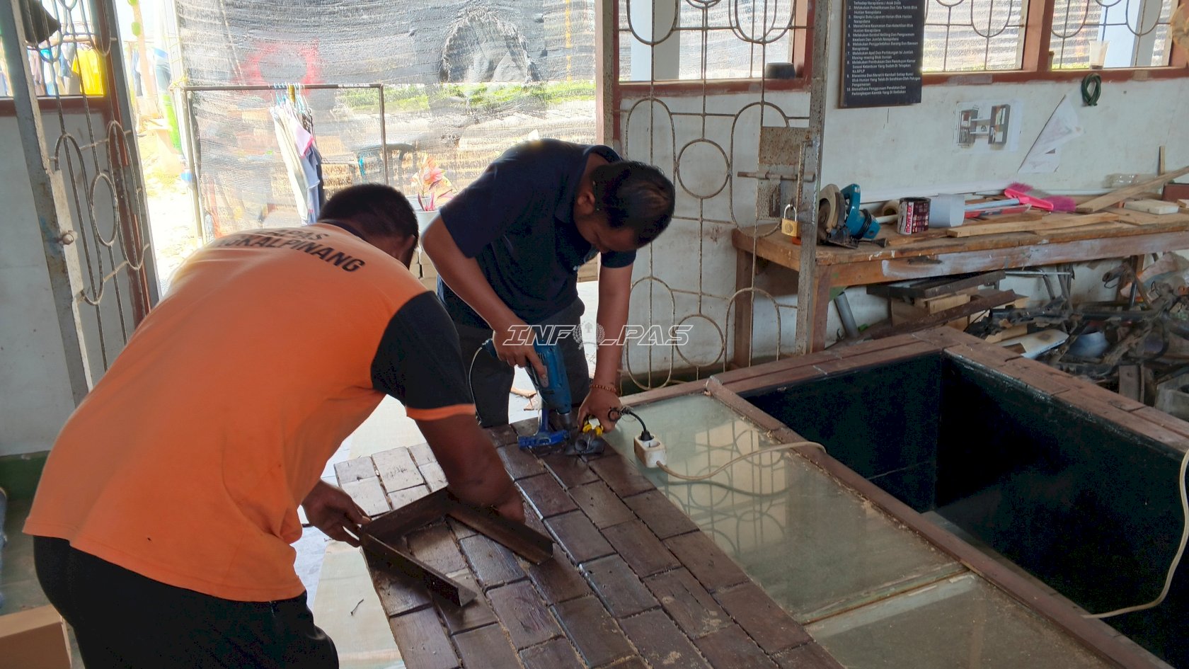 Warga Binaan Lapas Pangkalpinang Rawat Fasilitas lewat Keterampilan Pertukangan