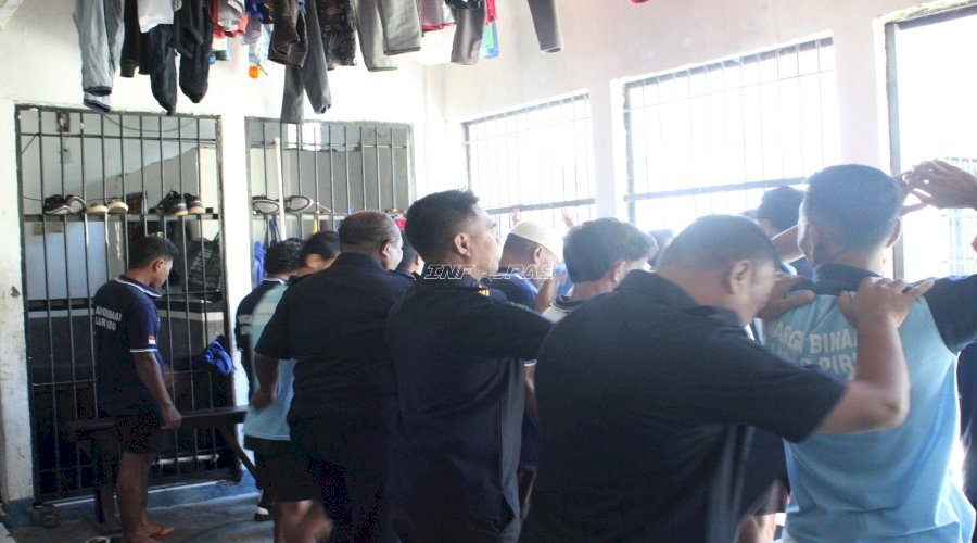 Cegah Gangguan Kamtib, Lapas Piru Gelar Razia Rutin Kamar Hunian