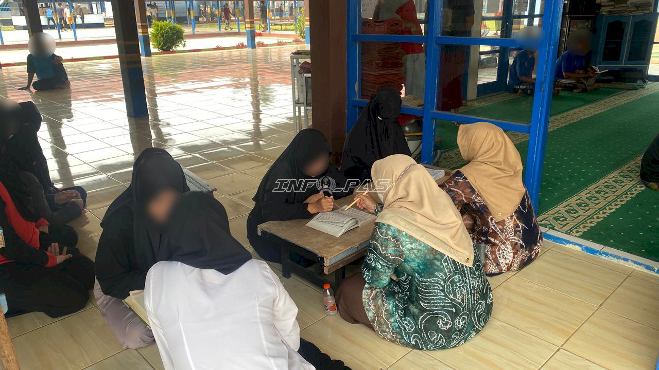 Semangat Memperbaiki Diri, Warga Binaan Rutan Marabahan Antusias Belajar Membaca Al-Qur’an