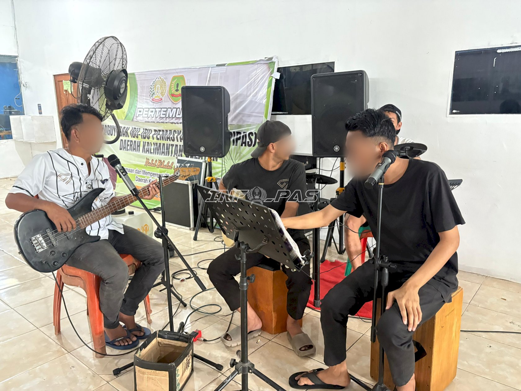 Musik Diamond Band Hangatkan Suasana Kunjungan di Lapas Narkotika Karang Intan