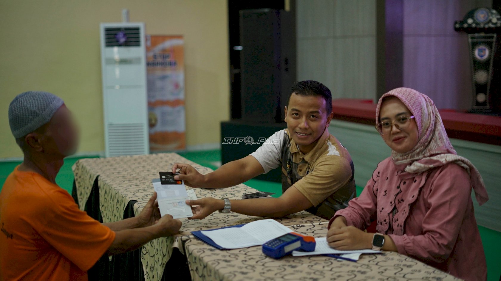 Serahkan Buku Rekening, Lapas Surabaya Pastikan Premi Warga Binaan Tersalurkan