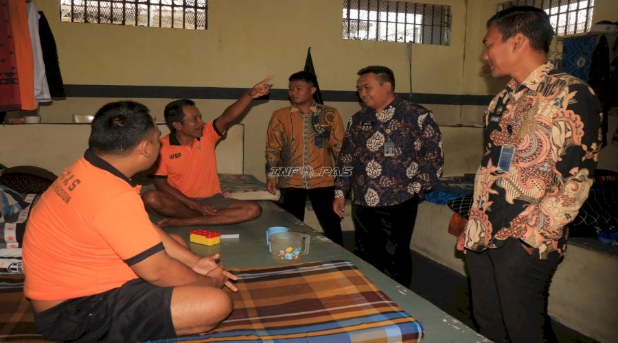 Petugas Lapas Pemuda Madiun Sapa dan Pastikan Kondisi Warga Binaan