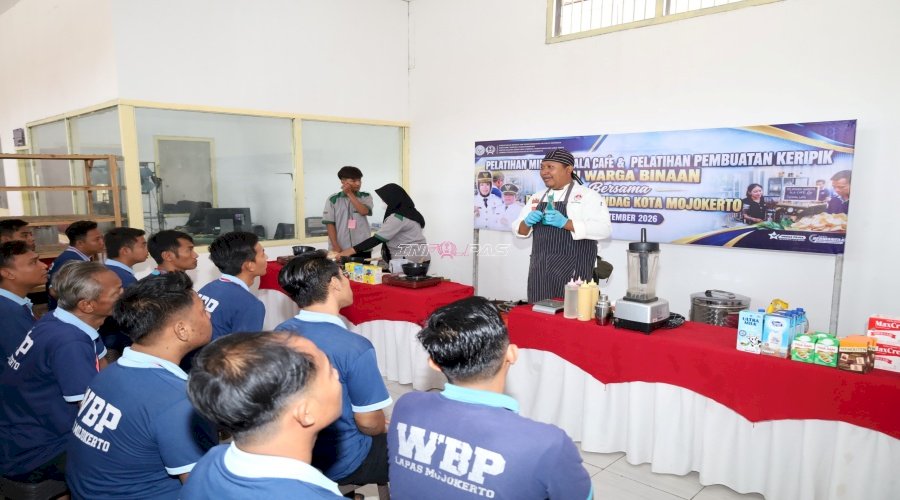 Lapas Mojokerto dan Diskopukmperindag Gelar Pelatihan ala Café dan Pembuatan Keripik Warga Binaan