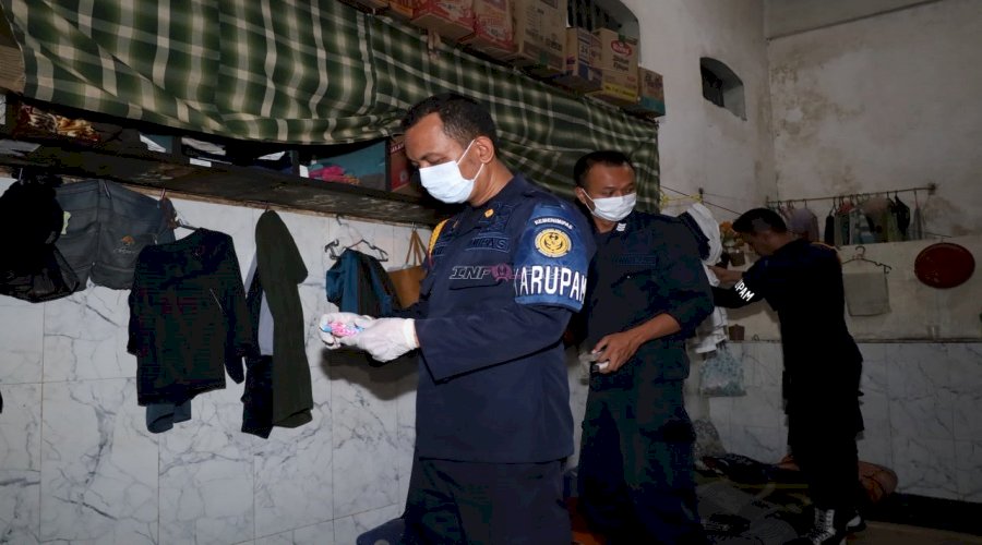 Wujudkan Lapas Kondusif, Lapas Mojokerto Perkuat Pengamanan lewat Razia Insidentil