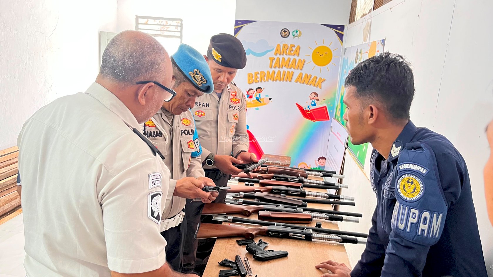 Lapas Bandanaira dan Polsek Banda Bersinergi Rawat Senjata Api