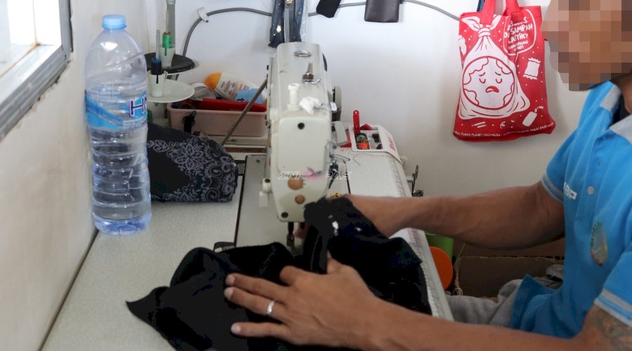 Bukan Sekadar Menjahit, Warga Binaan Lapas Batulicin Asah Fokus dan Ketelitian