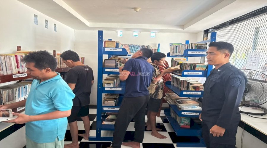Buka Wawasan dengan Buku, Warga Binaan Lapas Narkotika Karang Intan Manfaatkan Perpustakaan