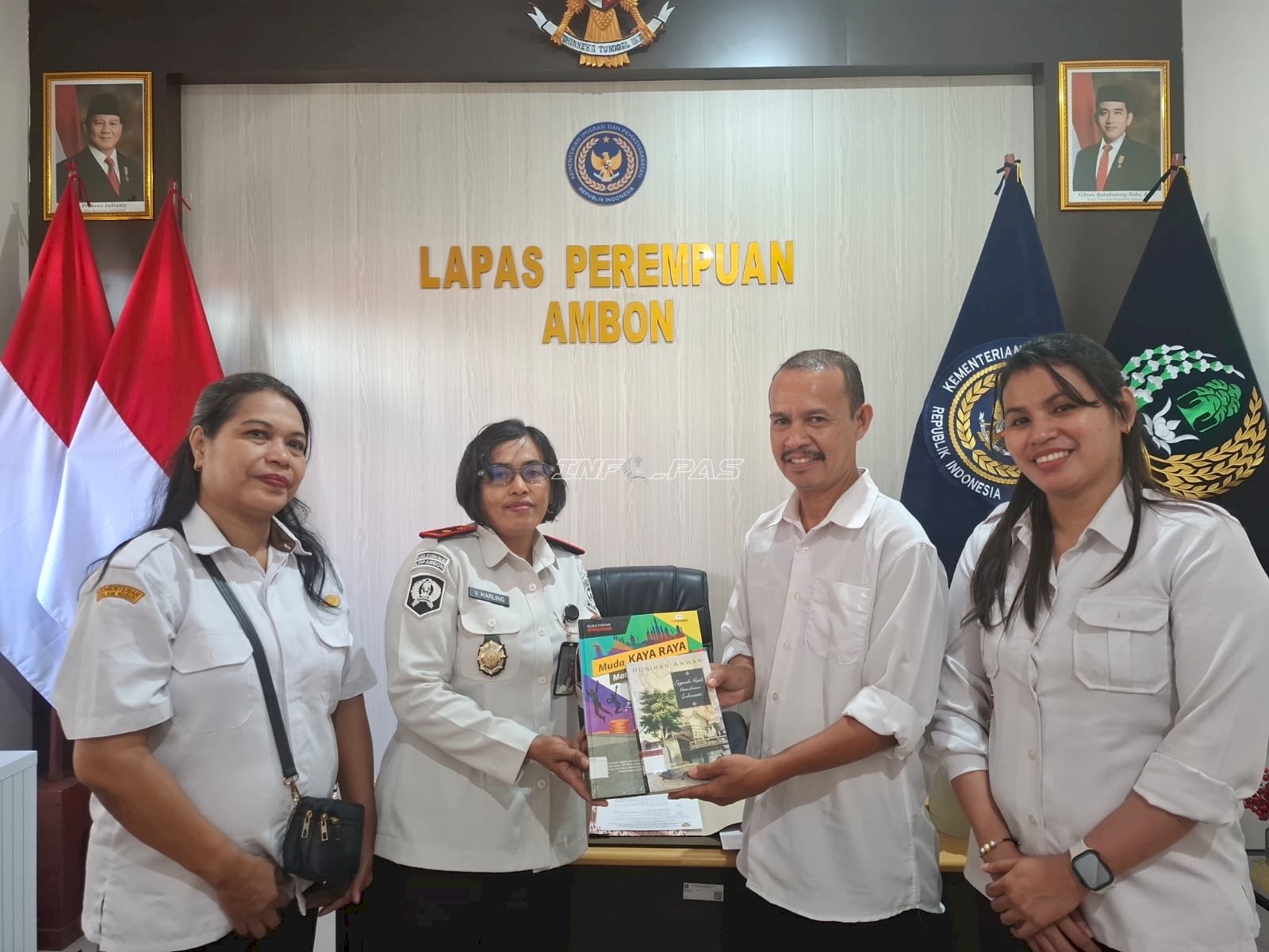 Dukung Pembinaan Warga Binaan, Lapas Perempuan Ambon Terima 300 Buku dari Dispusip Maluku