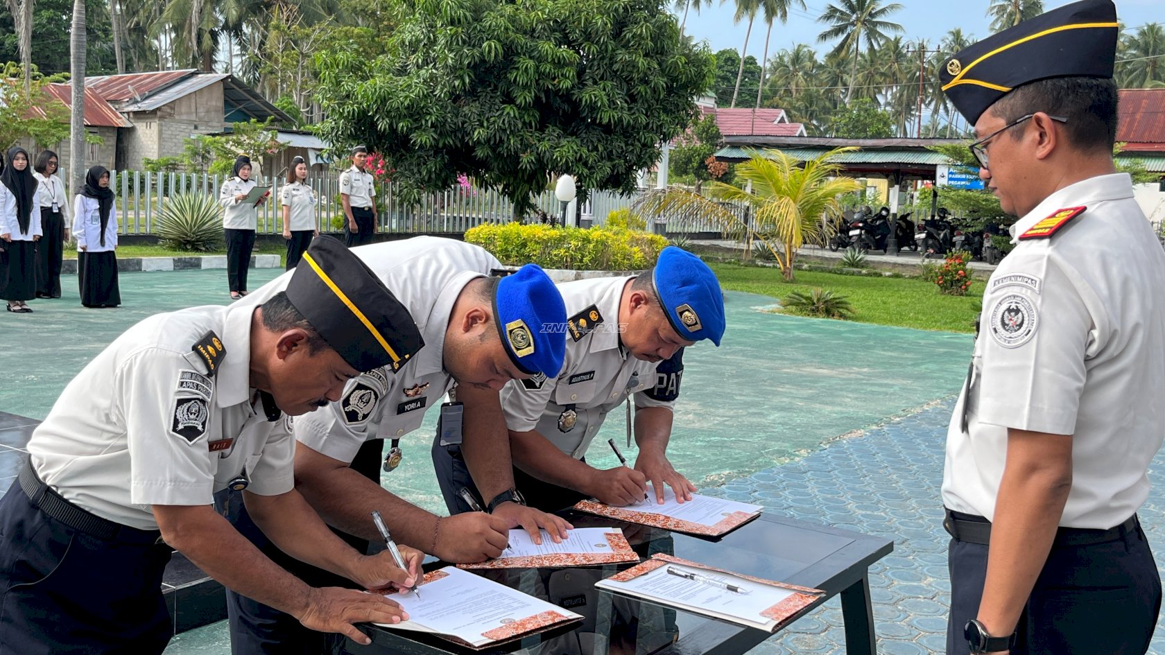 Lapas Parigi Teguhkan Komitmen Kinerja dan Serahkan SK Lima PNS Baru