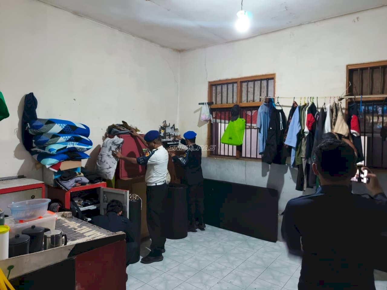 Ciptakan Situasi Kondusif, Satops Patnal Lapas Wahai dan Koramil Gelar Razia Gabungan