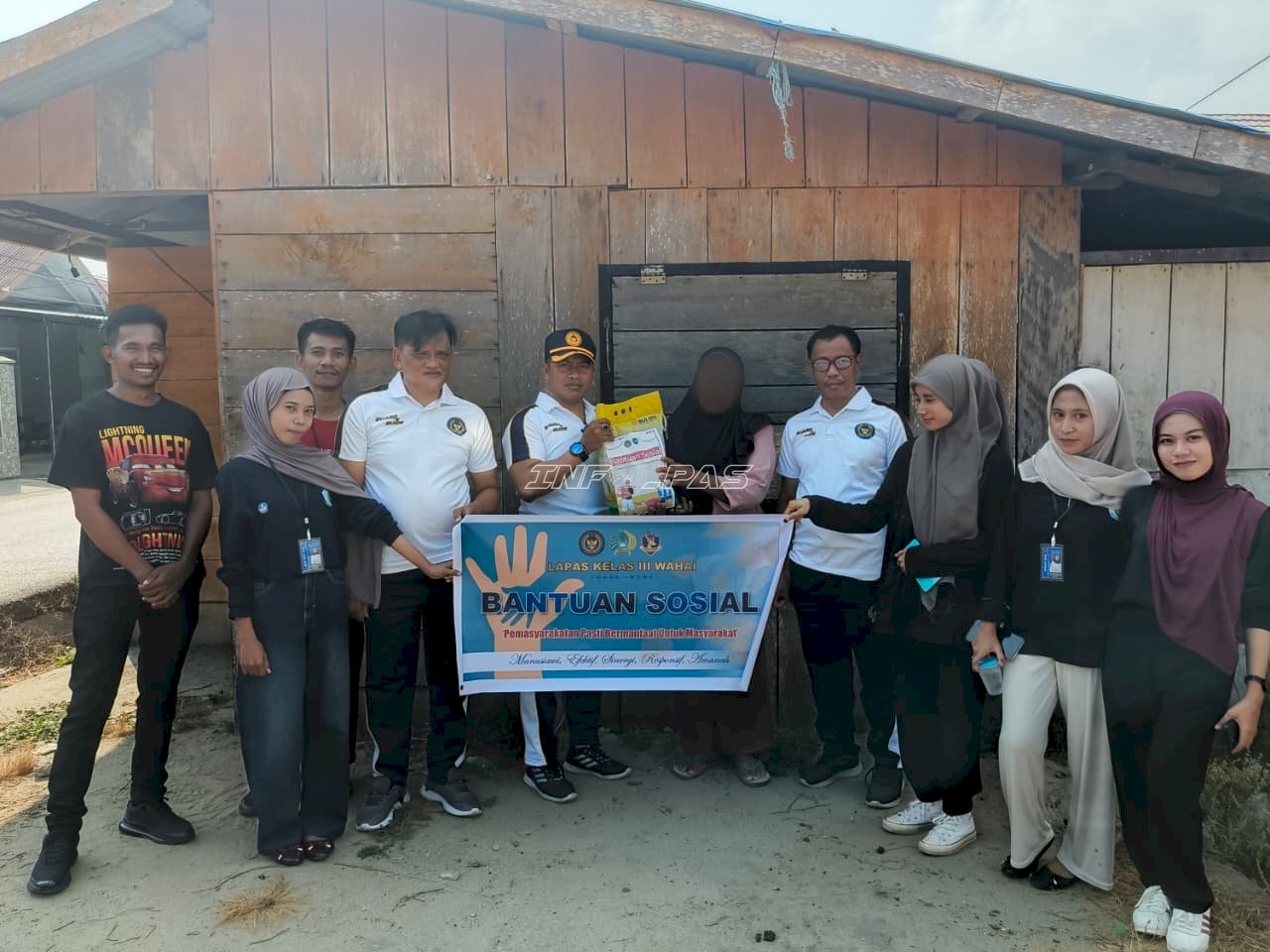 Tebar Kebaikan di Jumat Berkah, Lapas Wahai Salurkan Paket Bansos