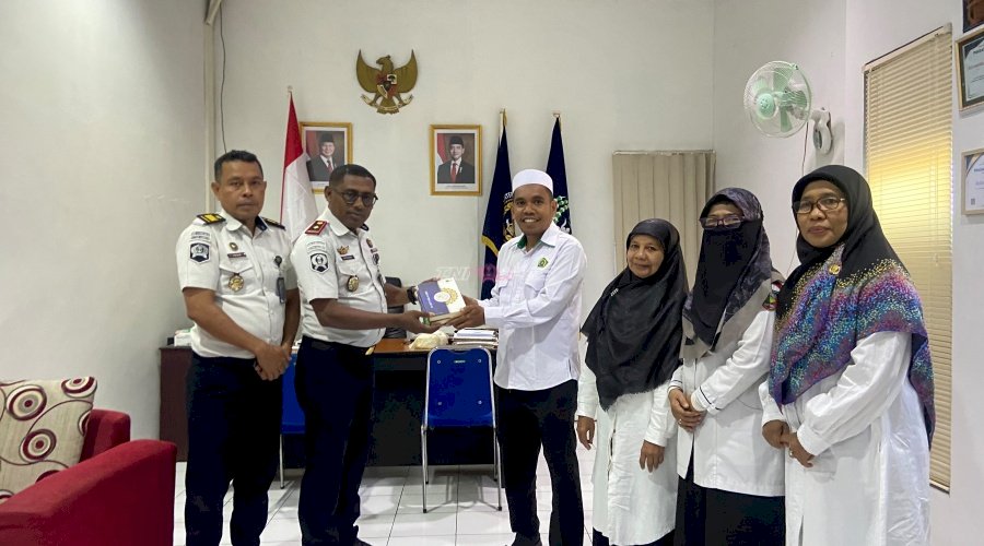 Rutan Masohi Terima Mushaf Al-Qur’an dan Iqra dari KUA Kec. Kota Masohi