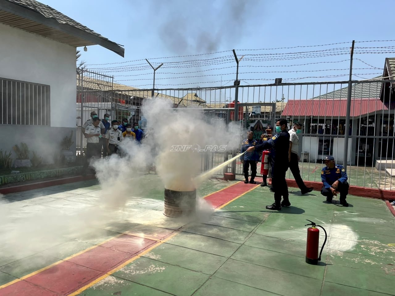 Rutan Rantau Tingkatkan Kesiapsiagaan Petugas melalui Praktik Penanganan Kebakaran