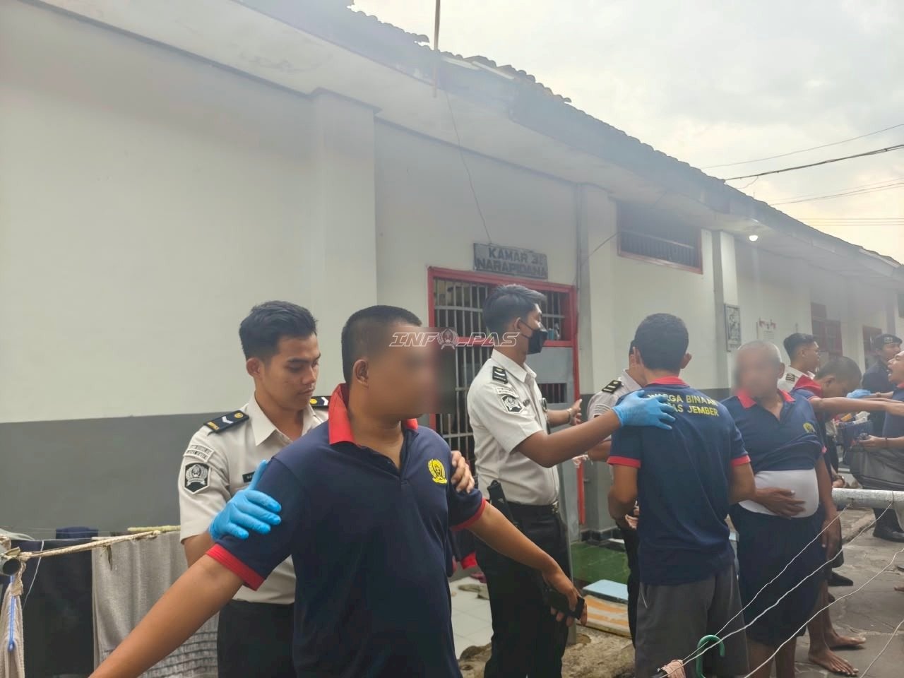 Kalapas Jember Pimpin Razia Kamar, Cegah Halinar Masuk ke Lapas