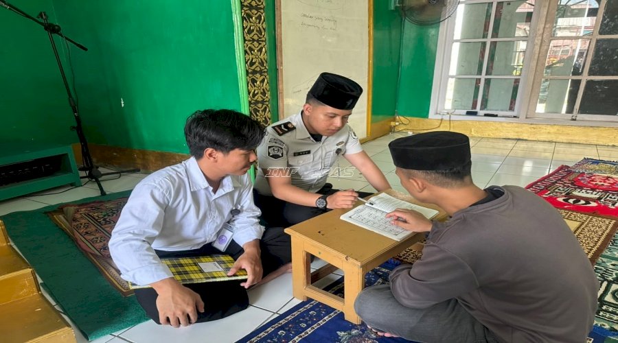 Petugas Lapas Tahuna Bimbing Warga Binaan Belajar Iqra dan Al-Qur'an