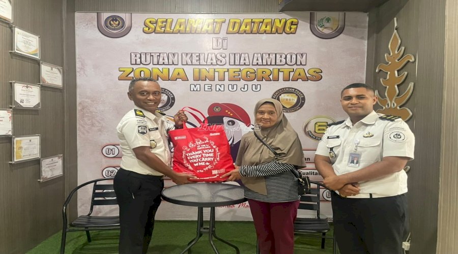 Wujud Kepedulian, Rutan Ambon Kembali Berikan Bansos kepada Keluarga Warga Binaan