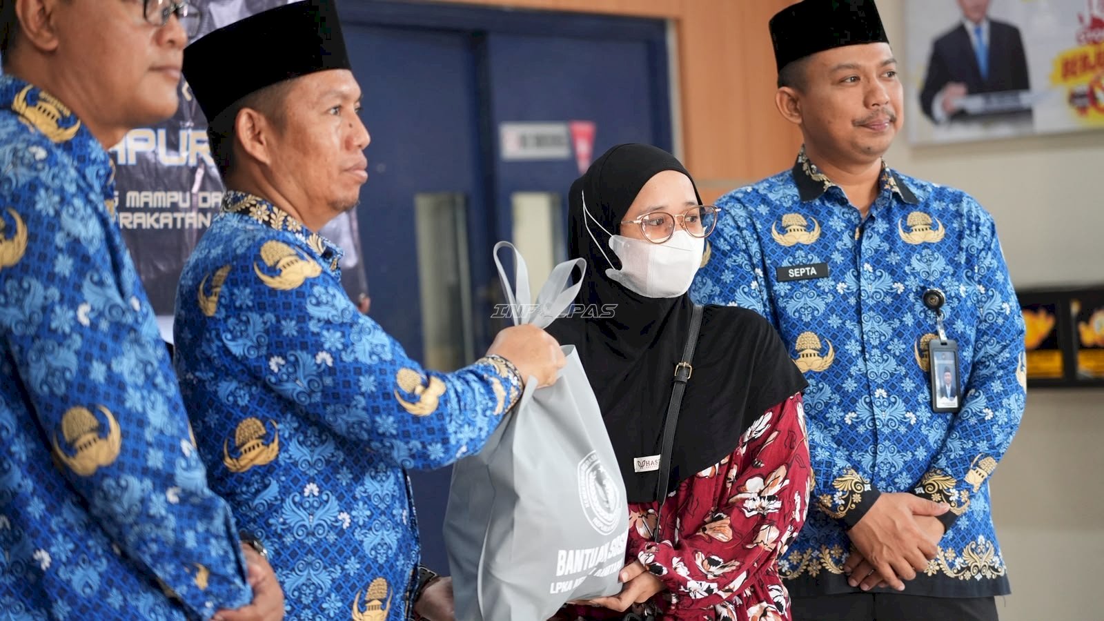 LPKA Martapura Salurkan 20 Paket Bantuan Sosial bagi Warga Sekitar