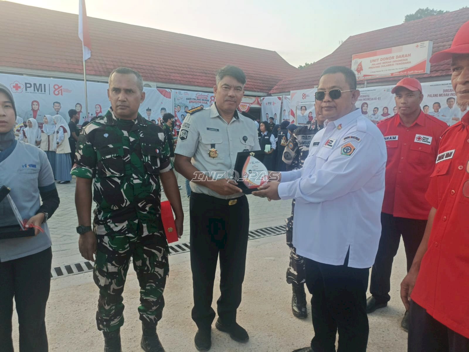 Kanwil Ditjenpas Sultra Terima Penghargaan Mitra Program Kemanusiaan HUT Ke-81 PMI