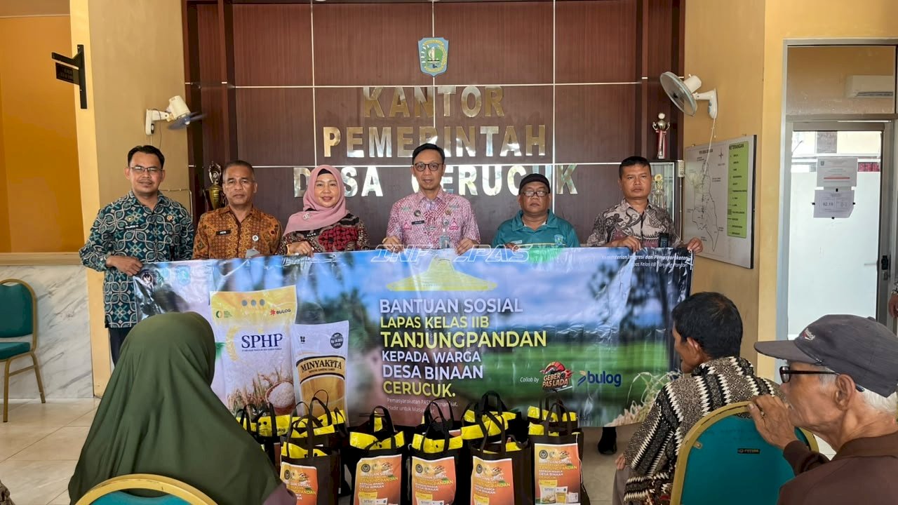 Jumat Berkah, Lapas Tanjungpandan Salurkan Bantuan Sosial kepada 15 Warga Desa Cerucuk