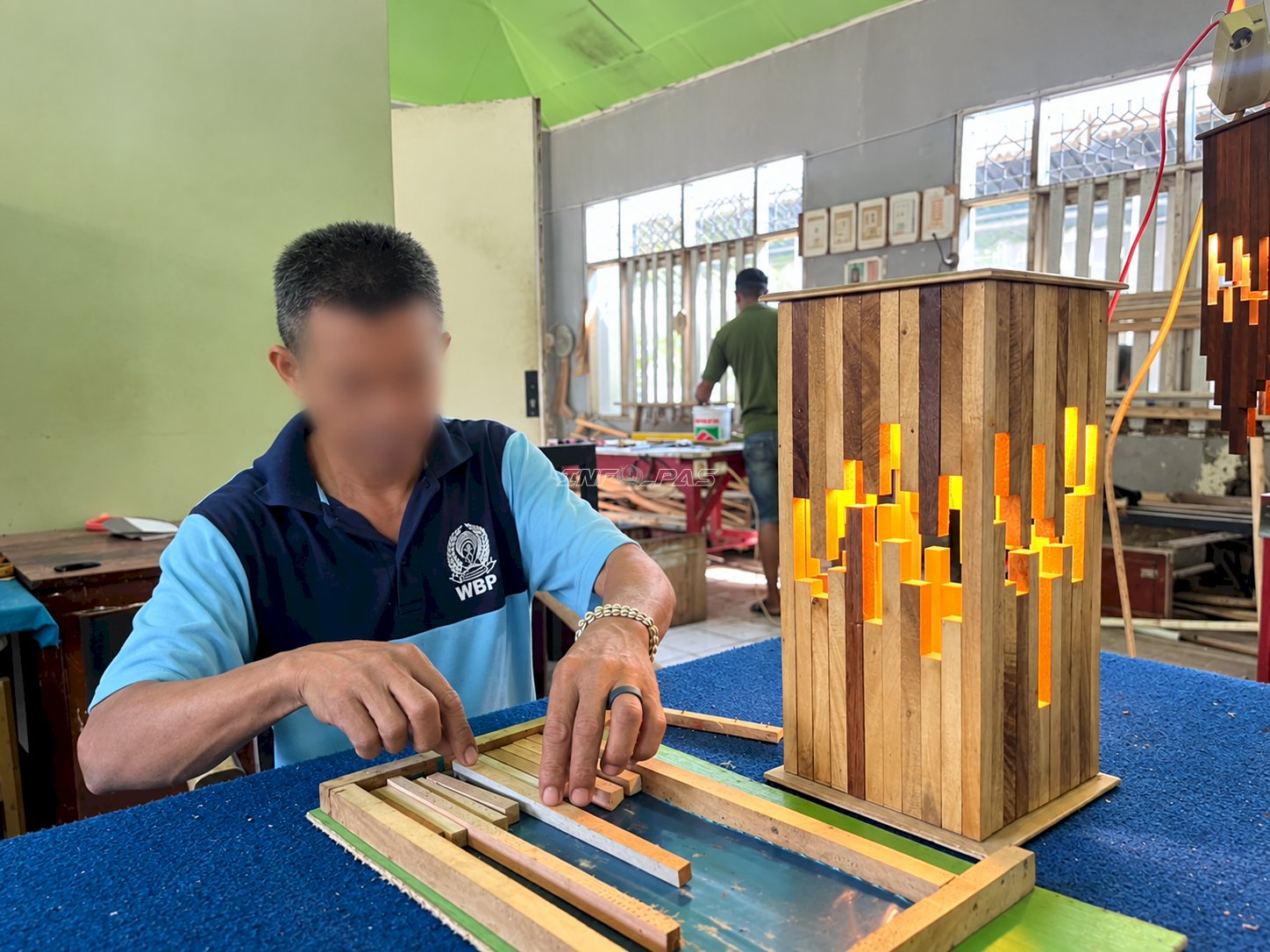 Warga Binaan Lapas Takalar Kembangkan Kreativitas melalui Kerajinan Lampu Hias