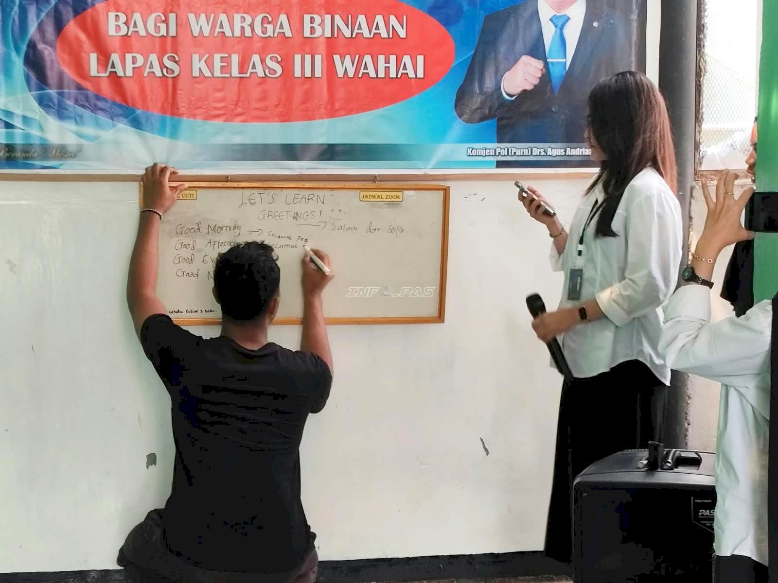 Perdana Belajar Bahasa Inggris, Warga Binaan Lapas Wahai Antusias 