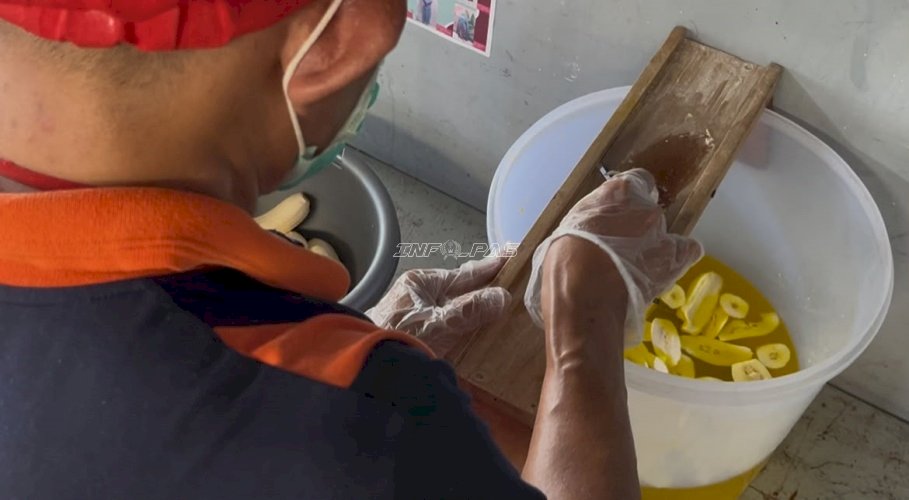 Pisang Jadi Cemilan Bernilai, Warga Binaan Lapas Kotabaru Kreasikan Keripik Pisang Coklat