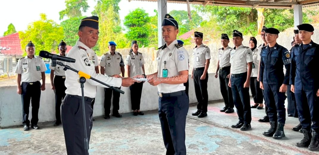 Apresiasi Kinerja, Lapas Bandanaira Berikan Penghargaan Pegawai Teladan