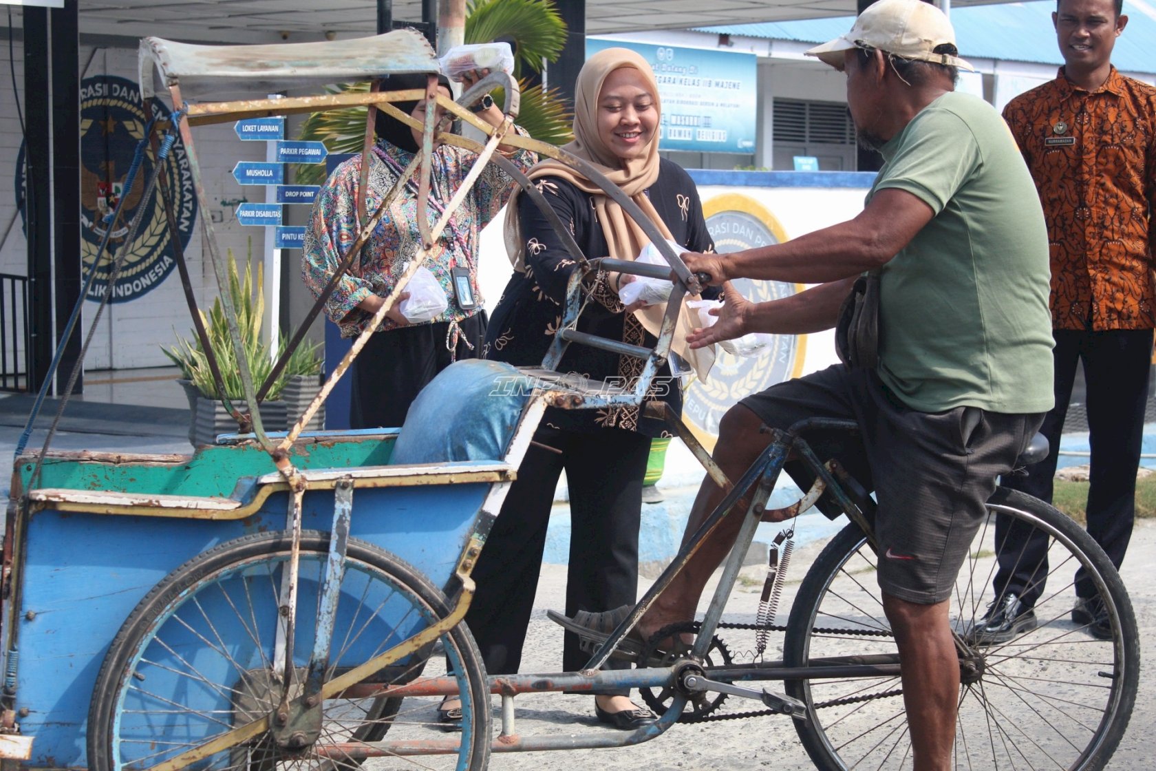 Rutan Majene Gelar Bakti Sosial, Bagikan Makanan kepada Masyarakat