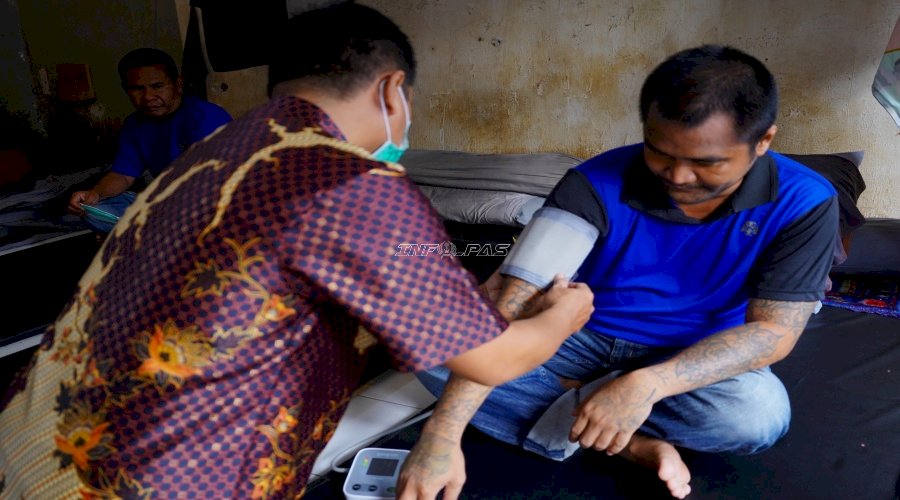 Hadir Langsung di Blok Hunian, Klinik Pratama Lapas Narkotika Karang Intan Pantau Kesehatan Warga Binaan