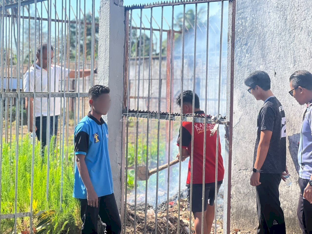 Jaga Kebersihan dan Keamanan, Lapas Atambua Bersihkan Area Brandgang