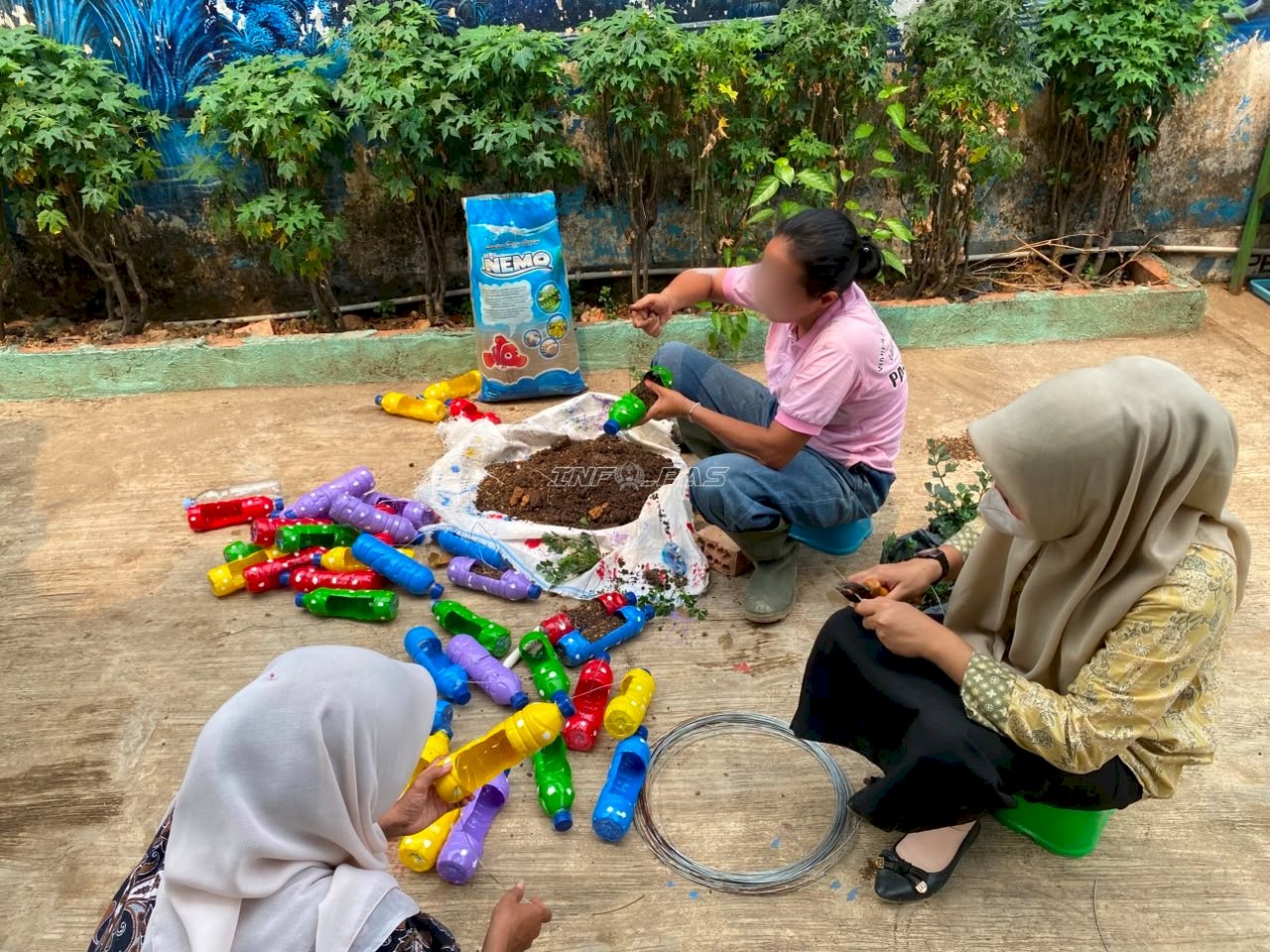 Klasik, Lapas Perempuan Palembang Olah Limbah Botol Plastik Jadi Vertical Garden
