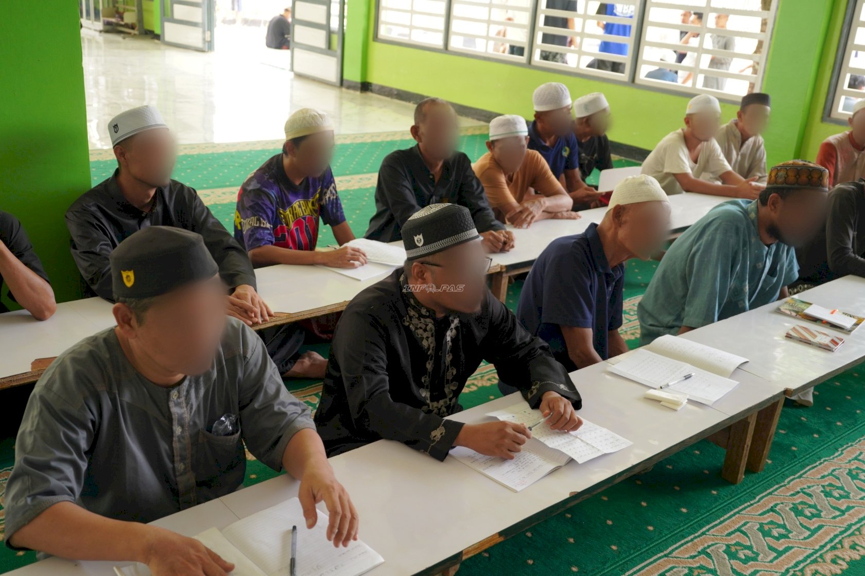 Belajar Tajwid, Warga Binaan Lapas Narkotika Karang Intan Saling Bantu Lancarkan Bacaan Al-Qur’an