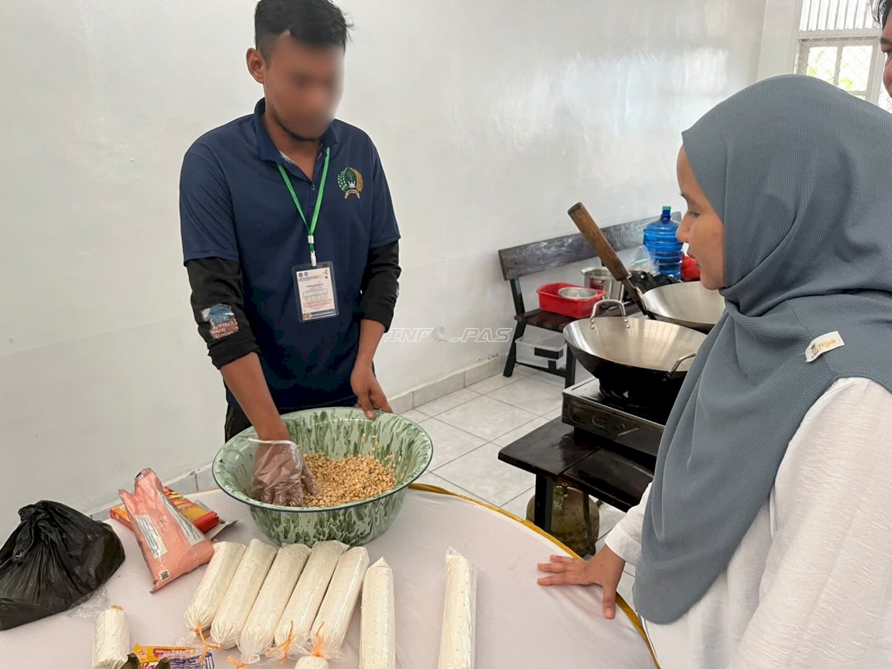 Lapas Sungailiat bersama BLK Babel Latih Warga Binaan Buat Roti dan Keripik Tempe