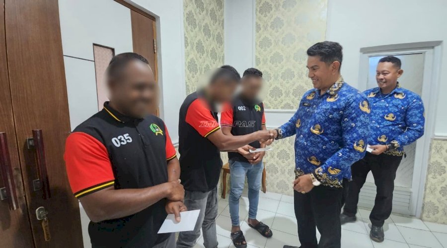Dukung Program Pembinaan, Lapas Kalabahi Bagikan Premi bagi Warga Binaan Asimilasi