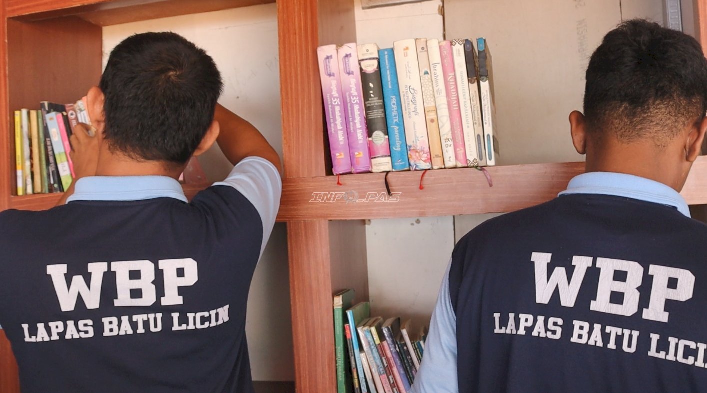 Buku Keagamaan Jadi Pilihan, Warga Binaan Lapas Batulicin Antusias Membaca