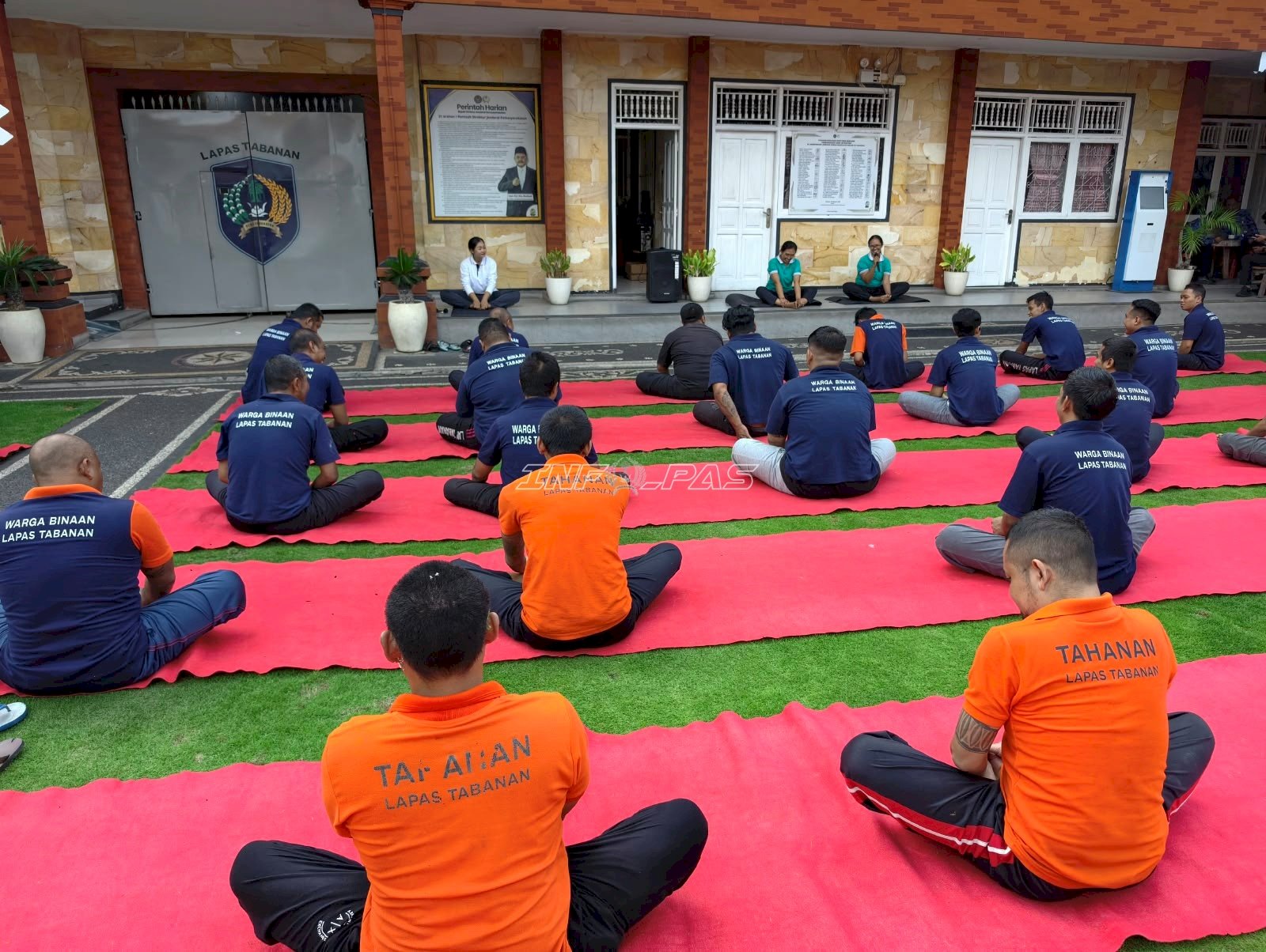 Latih Fokus dan Konsentrasi, Warga Binaan Lapas Tabanan Ikuti Yoga Bersama