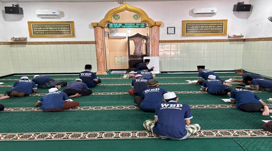 Ujian Tulis dan Praktik Kitab Al-Imrithi, Warga Binaan Lapas Mojokerto Tingkatkan Pemahaman Keagamaan