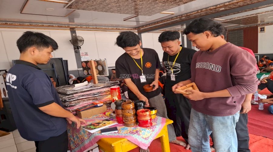 Lapas Brebes Pamerkan Karya Warga Binaan, Dari Gantungan Kunci hingga Lampu Hias