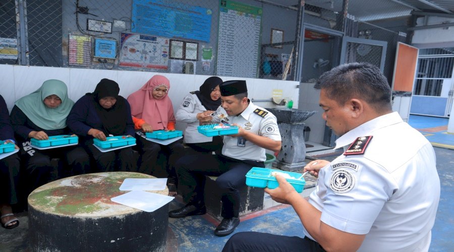 Makan Cadong Bersama, Kalapas Blitar Perkuat Komunikasi dengan Warga Binaan