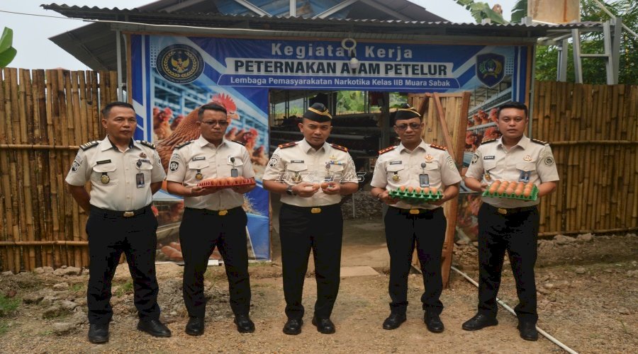 Panen Perdana Ayam Petelur, Lapas Narkotika Muara Sabak Wujudkan Pembinaan Produktif
